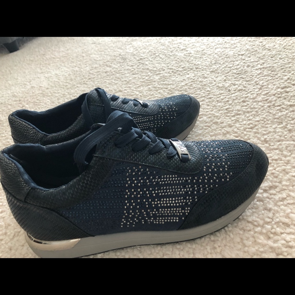 Sneakers - Picture 3 of 4